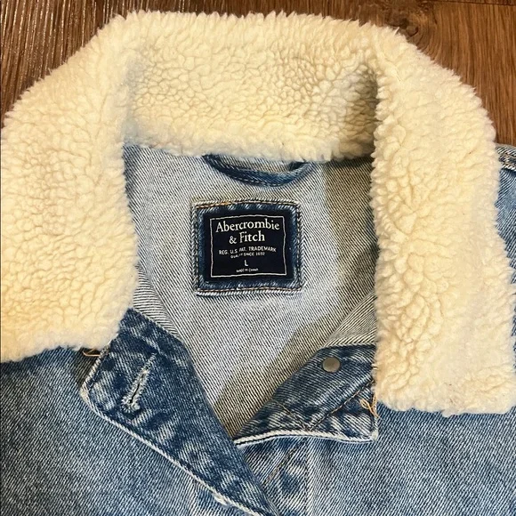 Abercrombie & Fitch Blue Denim Jacket with Cream Sherpa Collar - Picture 2 of 8